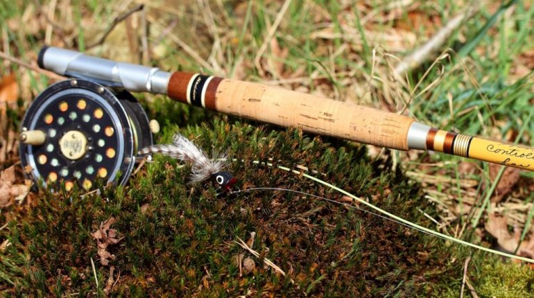 Vintage-Heddon-Fly-Rod-And-Case-Fishing
